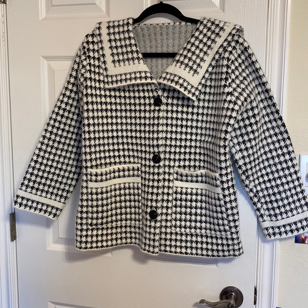 Elegant thick warm jacket in the winter